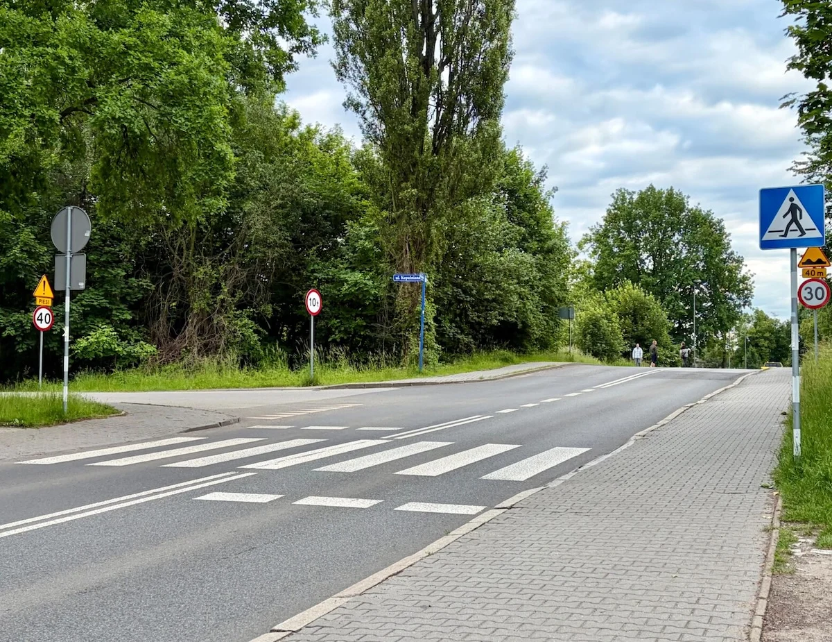 Bezpieczniej przy cmentarzu w Mikulczycach. Powstanie nowe oświetlenie przejścia dla pieszych