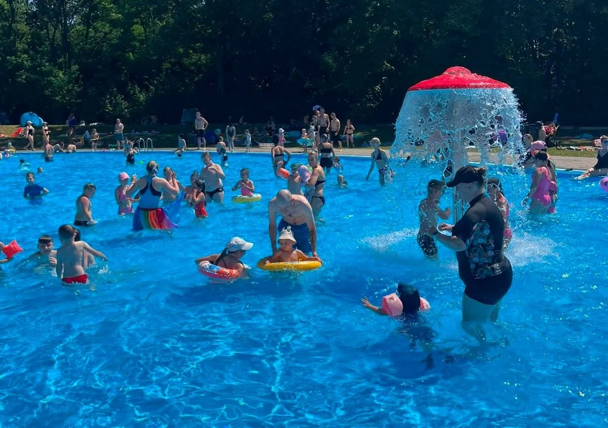 Wakacje rozpoczęte na Skałce! Basen ekologiczny otworzył sezon