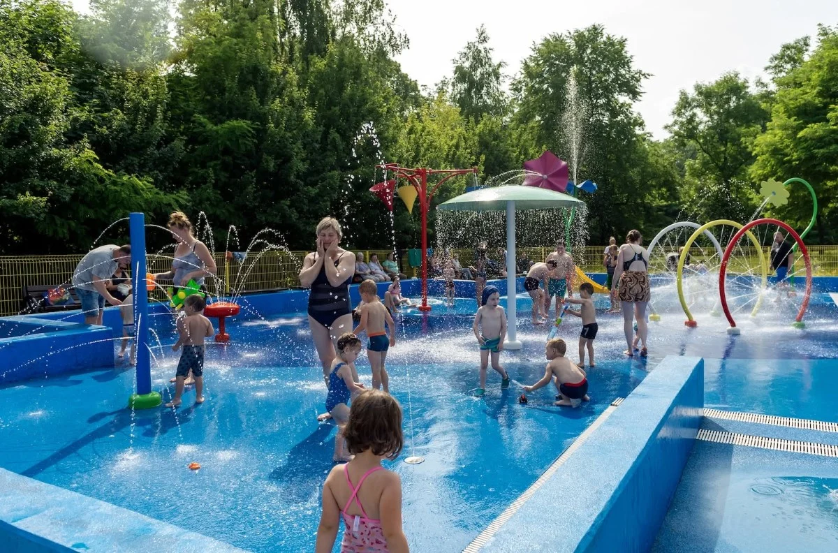 Park Miejski w Bytomiu z letnią atrakcją. Rusza wodny plac zabaw