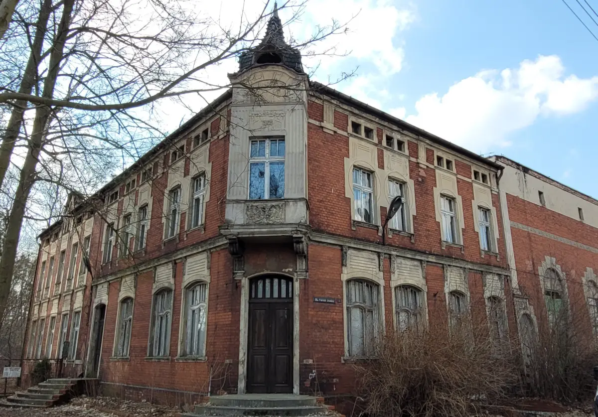Zameczek leśny, familoki i zabytkowa oficyna. Ruda Śląska dopłaci do remontów