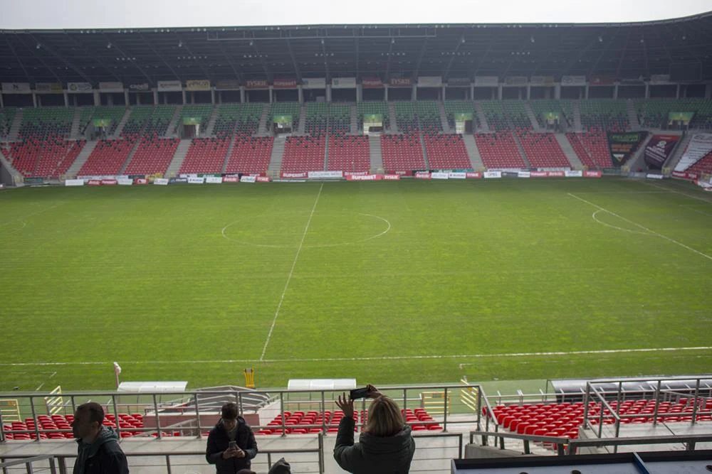 Zajrzyj do szatni i usiądź na ławce rezerwowych. Stadion Miejski otwiera swoje drzwi
