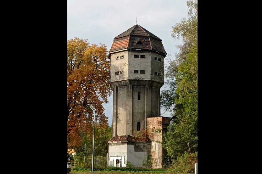 Zabytkowa wieża wodna w Orzeszu odzyska dawny blask. Podpisano umowę