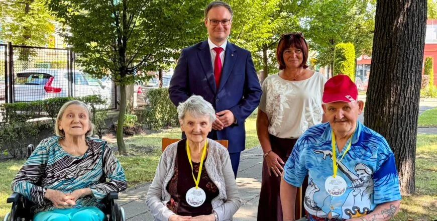 Nowa siłownia pod chmurką otwarta przy DPS nr 3 w Zabrzu