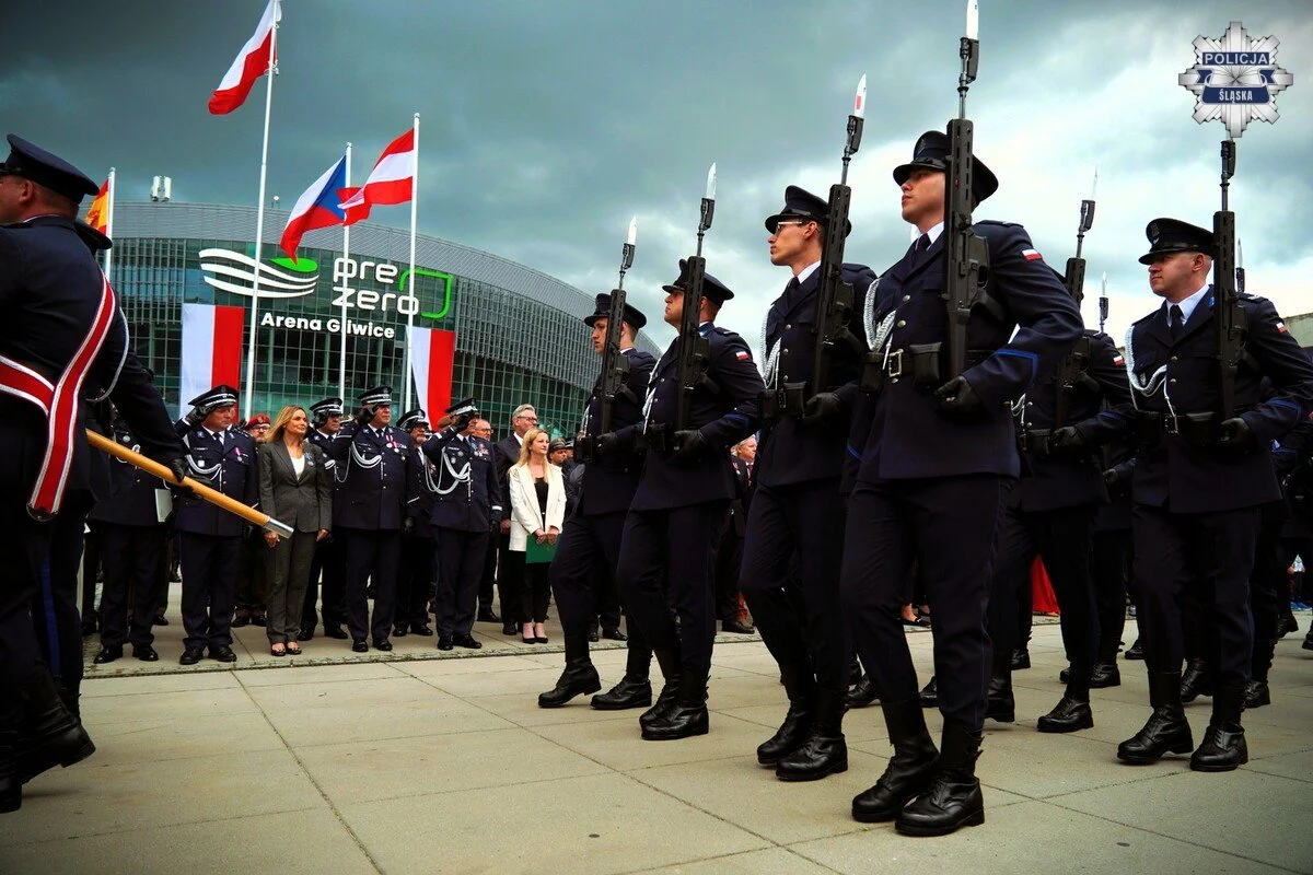 151 nowych policjantów złożyło ślubowanie w Gliwicach. Wojewódzkie Święto Policji 2026