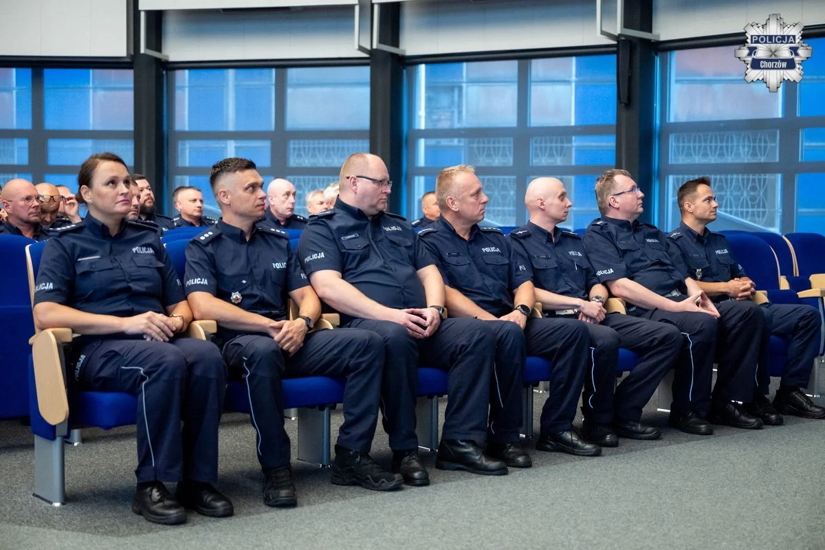 Chorzowski policjant wyróżniony za poprawę bezpieczeństwa na drogach / fot. KMP Chorzów