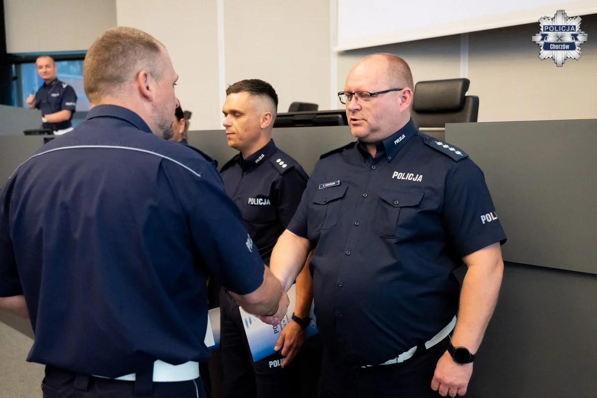 Chorzowski policjant wyróżniony za poprawę bezpieczeństwa na drogach / fot. KMP Chorzów