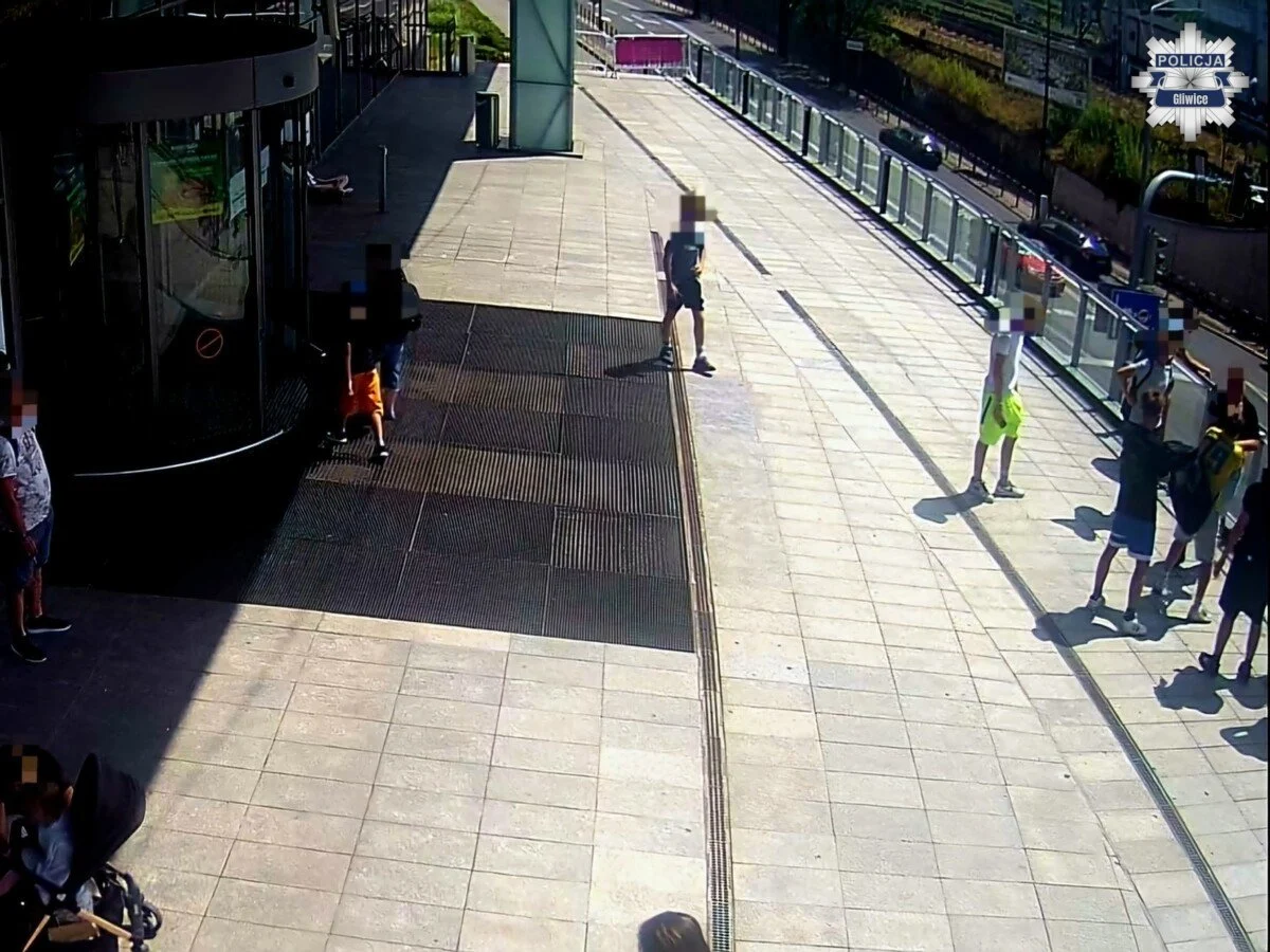 Groźby, szarpanina i skradziona koszulka. Nastolatek odpowie przed sądem rodzinnym