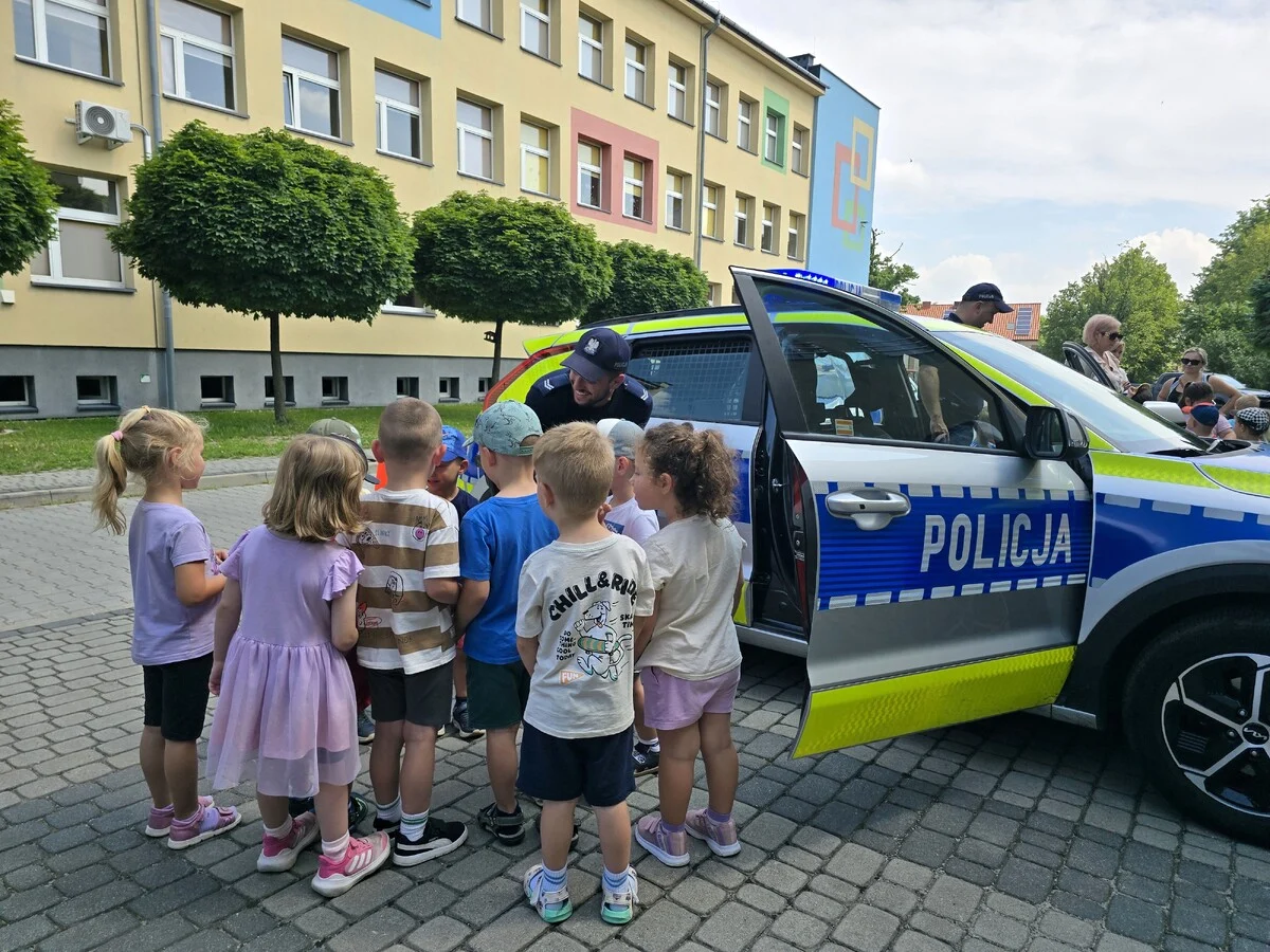 Radiowóz zrobił największe wrażenie. Dzielnicowi odwiedzili przedszkolaków w Wyrach / fot. KPP Mikołów