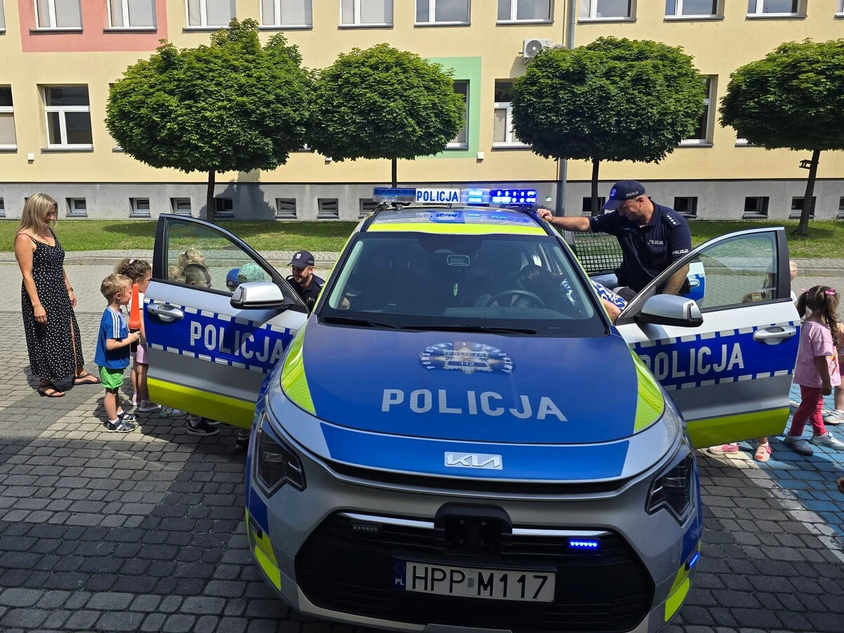 Radiowóz zrobił największe wrażenie. Dzielnicowi odwiedzili przedszkolaków w Wyrach / fot. KPP Mikołów