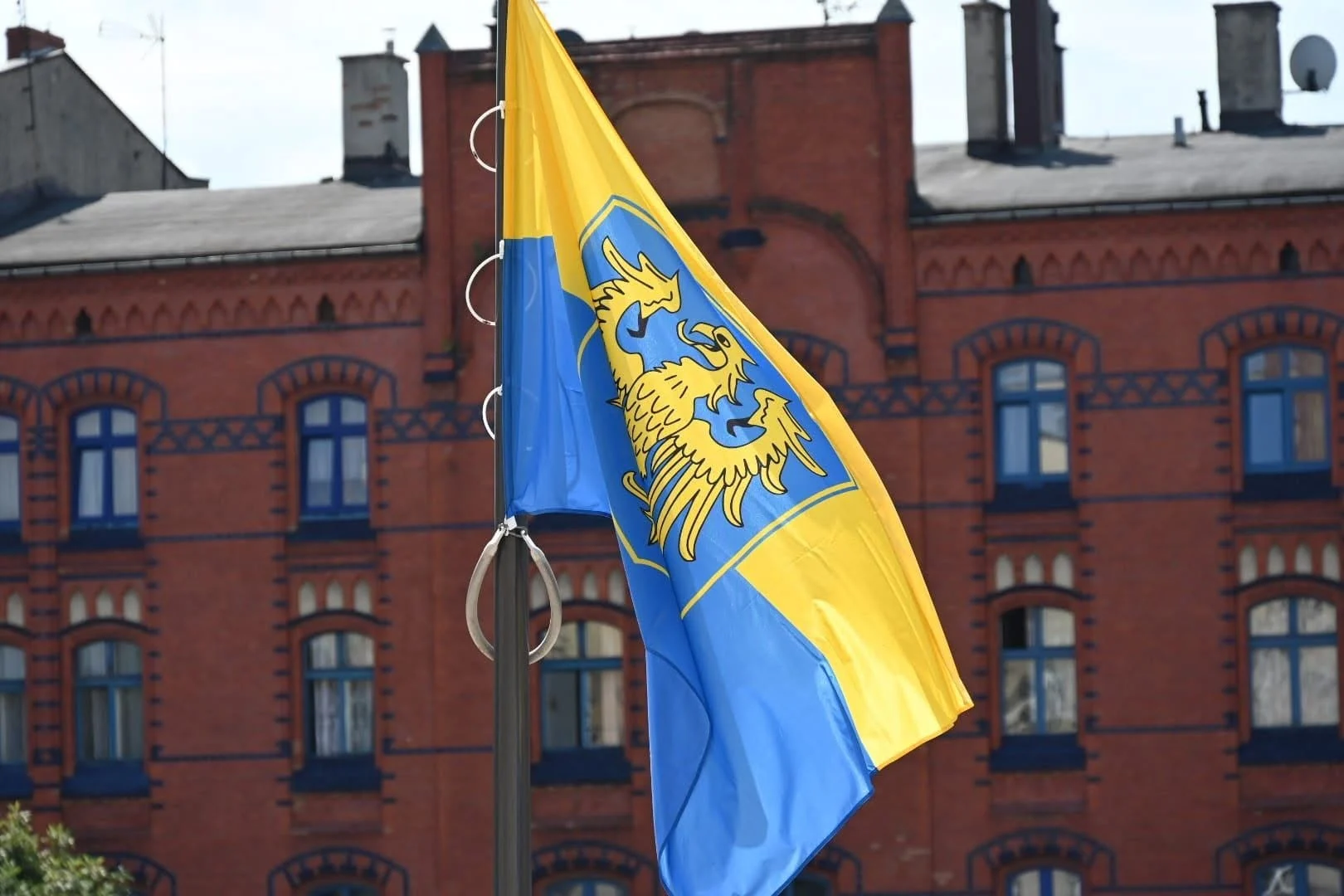 Dziś Dzień Śląskiej Flagi. Żółto-błękitne barwy przypominają o historii regionu