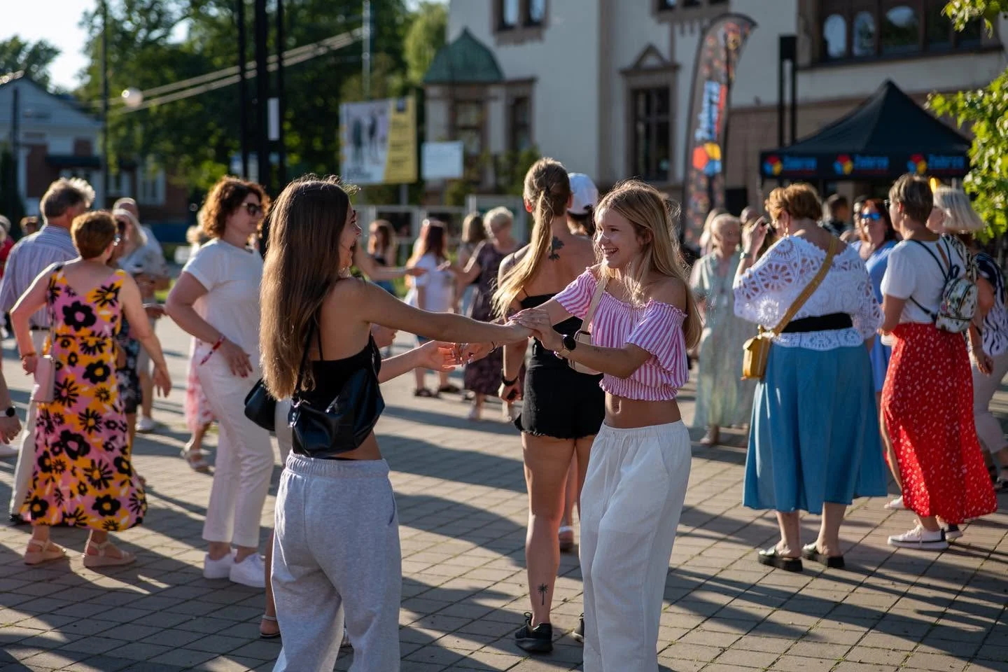 Potańcówka pod chmurką na Placu Teatralnym. Zabrze zaprasza na letni wieczór z muzyką