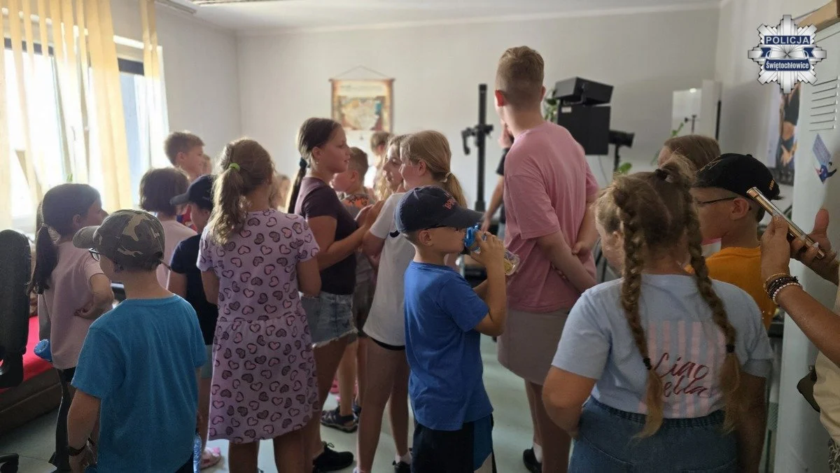 Dzieci z półkolonii przejęły komendę. Wyjątkowa wizyta w Świętochłowicach / fot. KMP Świętochłowice