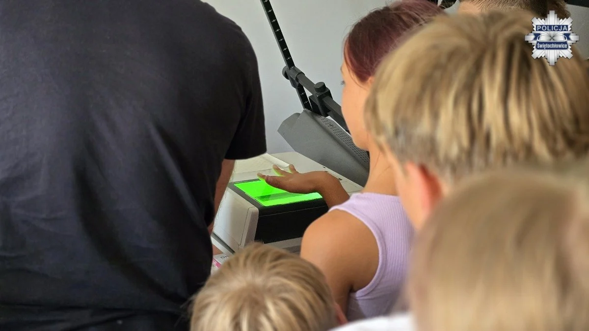 Dzieci z półkolonii przejęły komendę. Wyjątkowa wizyta w Świętochłowicach / fot. KMP Świętochłowice
