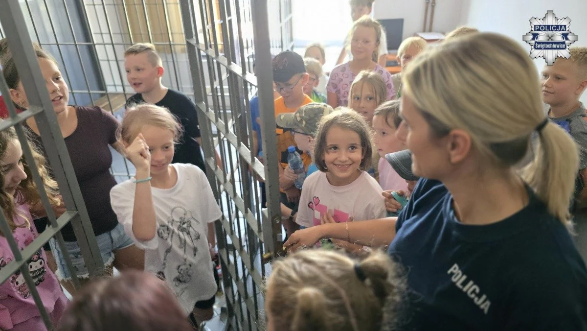 Dzieci z półkolonii przejęły komendę. Wyjątkowa wizyta w Świętochłowicach / fot. KMP Świętochłowice