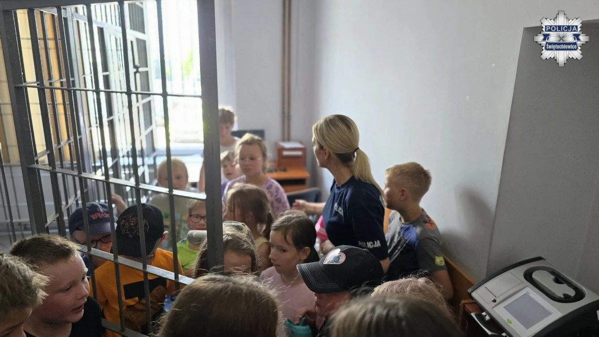Dzieci z półkolonii przejęły komendę. Wyjątkowa wizyta w Świętochłowicach / fot. KMP Świętochłowice