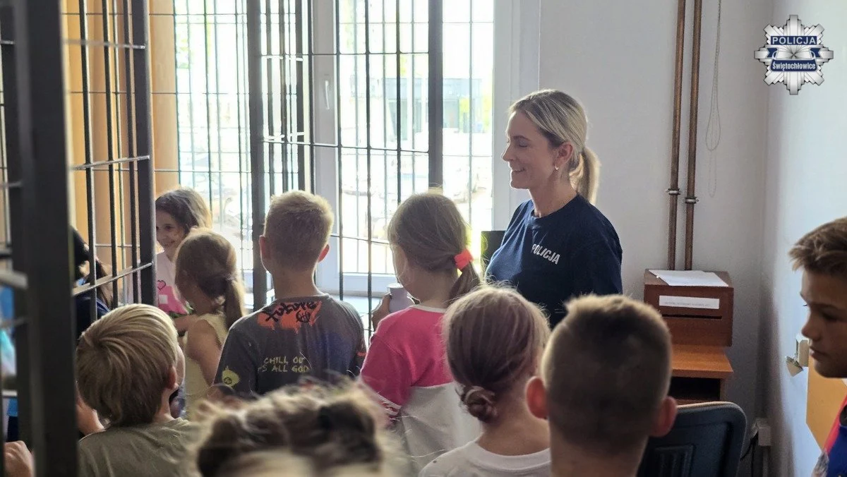 Dzieci z półkolonii przejęły komendę. Wyjątkowa wizyta w Świętochłowicach / fot. KMP Świętochłowice