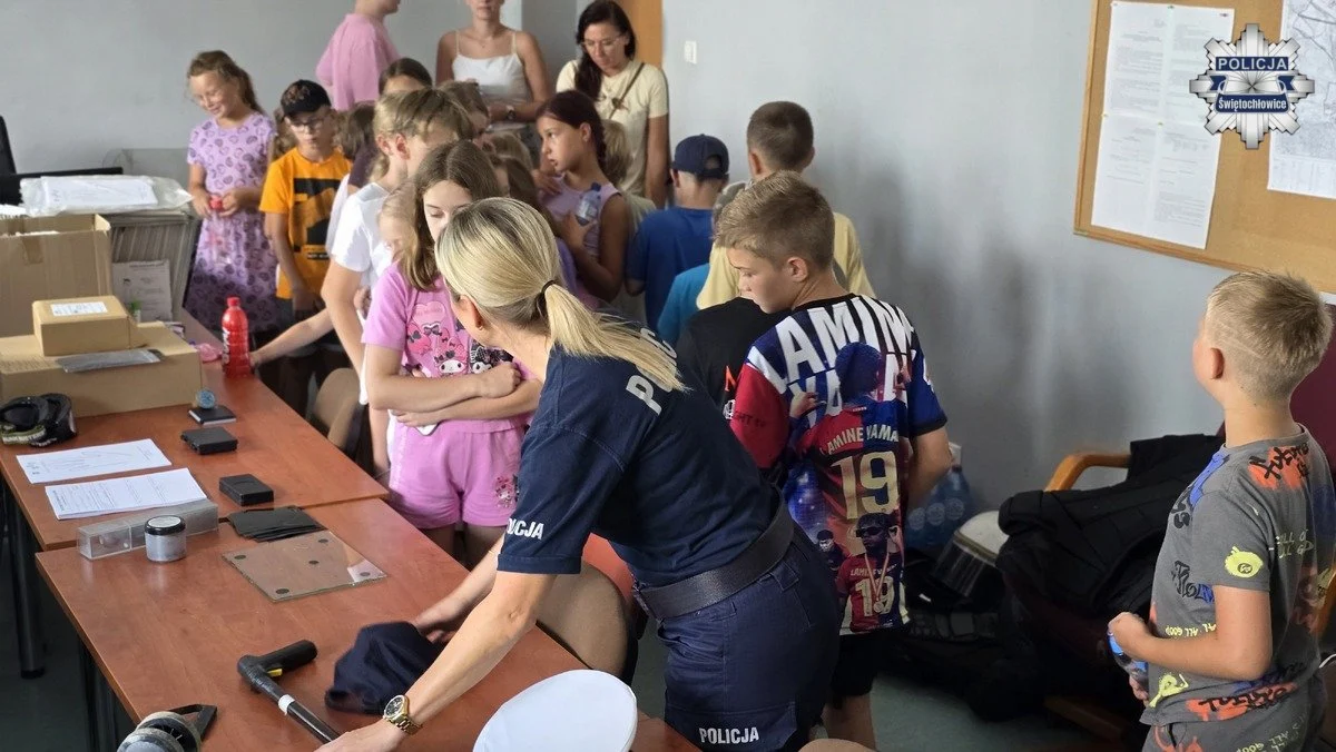 Dzieci z półkolonii przejęły komendę. Wyjątkowa wizyta w Świętochłowicach / fot. KMP Świętochłowice