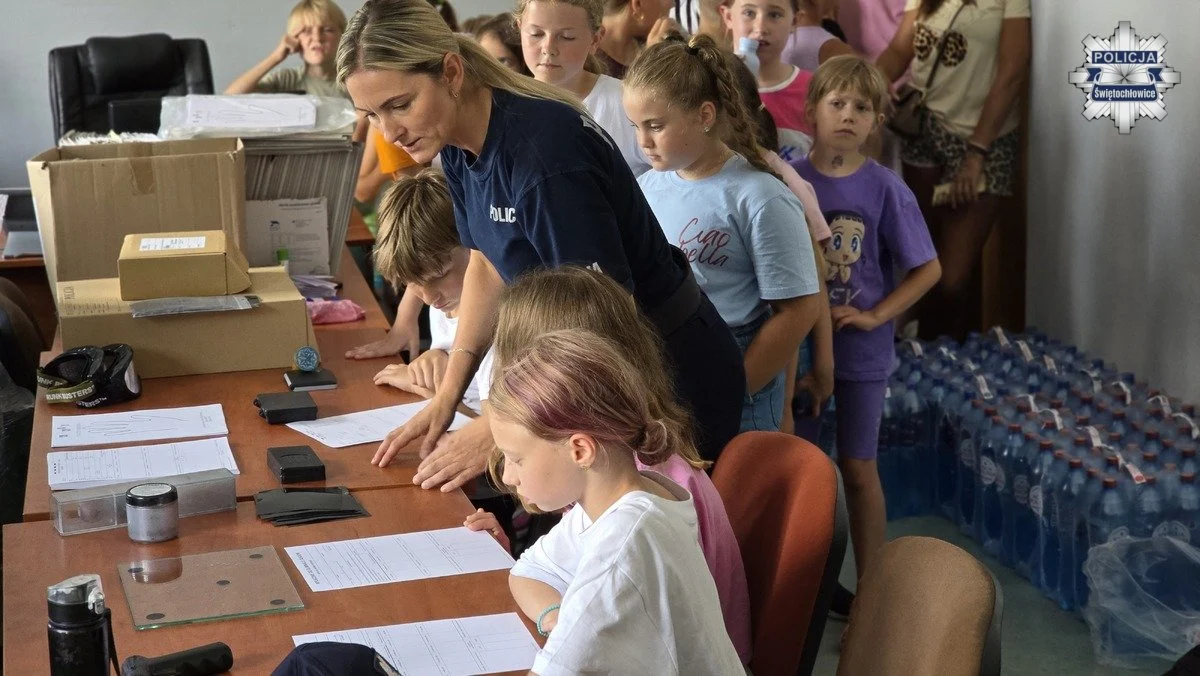 Dzieci z półkolonii przejęły komendę. Wyjątkowa wizyta w Świętochłowicach / fot. KMP Świętochłowice