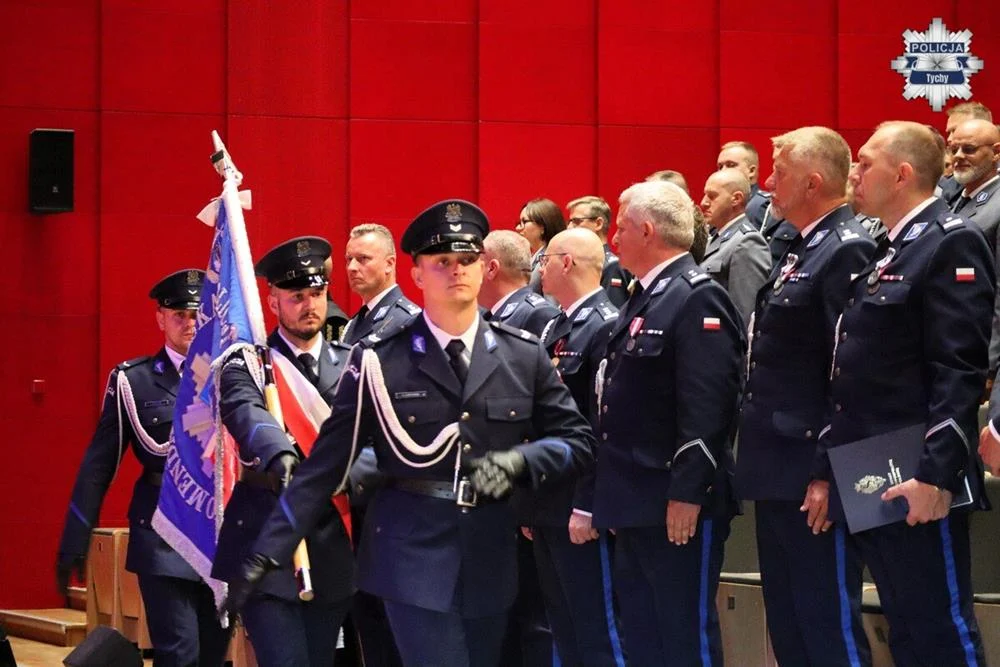 Święto Policji w Tychach. Awanse, odznaczenia i rodzinny festyn w Mediatece