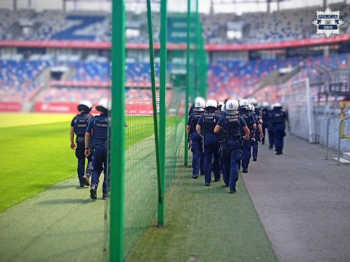 Policyjne ćwiczenia na stadionie w Zabrzu. Ponad 300 mundurowych przy Roosevelta