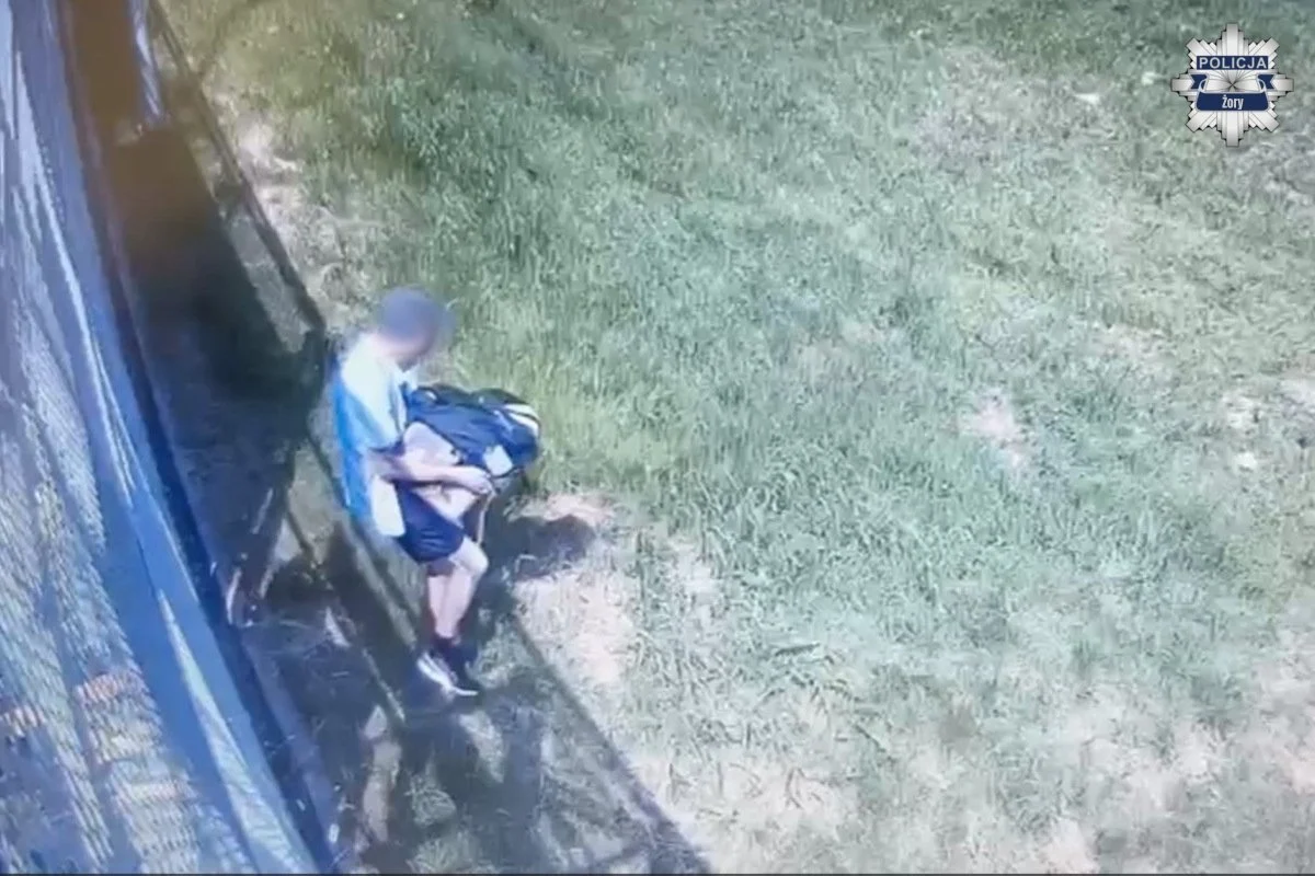 Nietypowa kradzież przed sklepem budowlanym w Żorach. 38-latek wyniósł napęd do bramy!