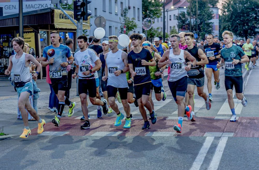 Nocny półmaraton opanował Piekary Śląskie. Znamy zwycięzców i wyniki