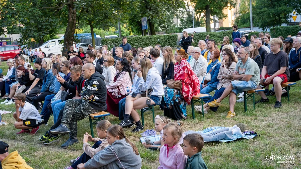 Balet pod gołym niebem w Chorzowie. Skwer przy Pudlerskiej zamienił się w scenę / fot. UM Chorzów FB