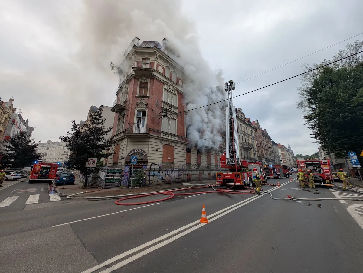 Pożar w centrum Katowic. Ewakuowano mieszkańców sąsiednich kamienic