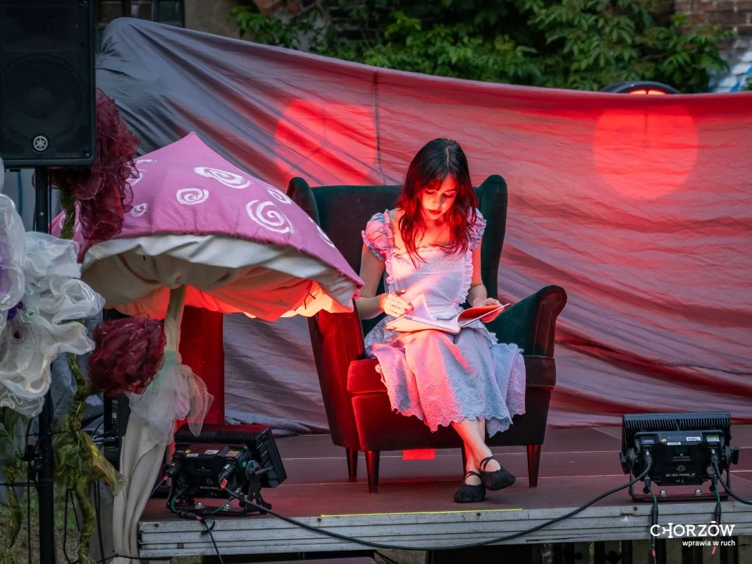 Balet pod gołym niebem w Chorzowie. Skwer przy Pudlerskiej zamienił się w scenę / fot. UM Chorzów FB