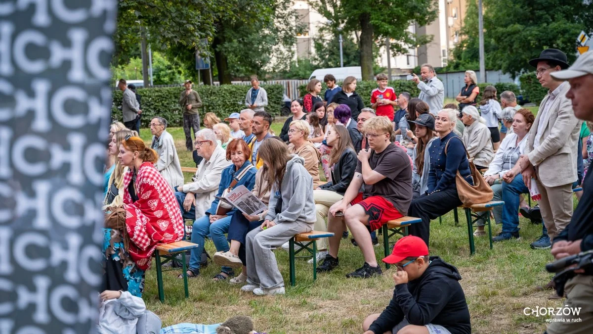 Balet pod gołym niebem w Chorzowie. Skwer przy Pudlerskiej zamienił się w scenę / fot. UM Chorzów FB