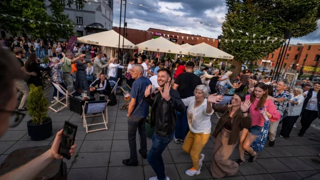 Potańcówka na Placu Teatralnym w Zabrzu. Tak bawili się mieszkańcy
