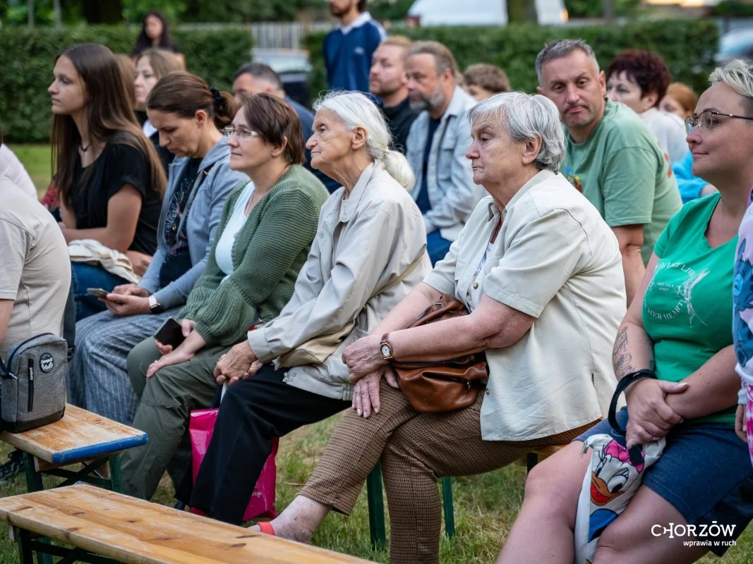 Balet pod gołym niebem w Chorzowie. Skwer przy Pudlerskiej zamienił się w scenę / fot. UM Chorzów FB