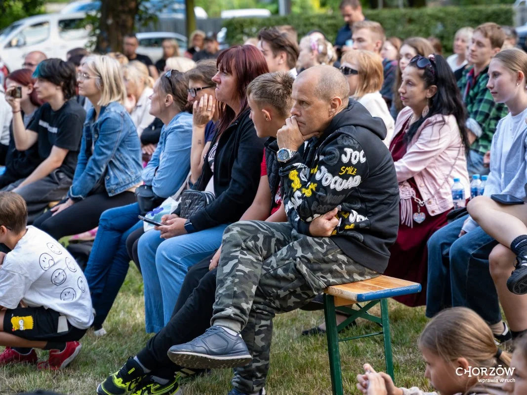 Balet pod gołym niebem w Chorzowie. Skwer przy Pudlerskiej zamienił się w scenę / fot. UM Chorzów FB