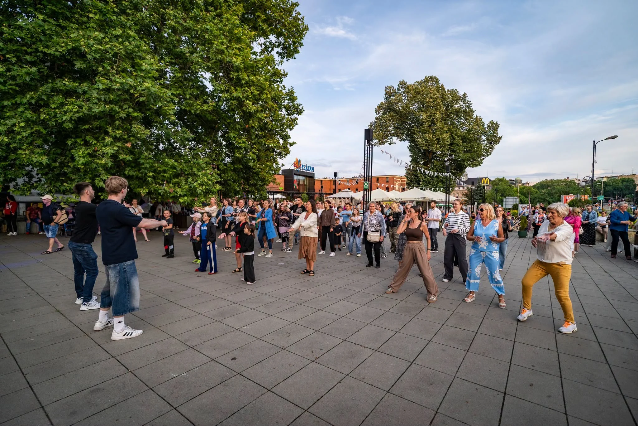 Remove “Potańcówka w Zabrzu / fot. Kamil Żbikowski” from Bulk EditPotańcówka w Zabrzu / fot. Kamil Żbikowski FB