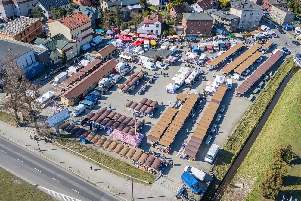 Targowisko przy al. Bielskiej w przebudowie. Ważna zmiana dla kierowców i kupujących
