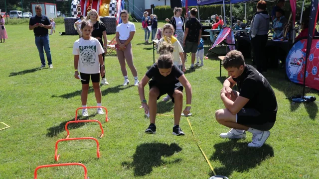 Strefa Sportowa dotarła do dzielnicy Rowień-Folwarki. Z atrakcji na boisku Iskry skorzystało 82 dzieci