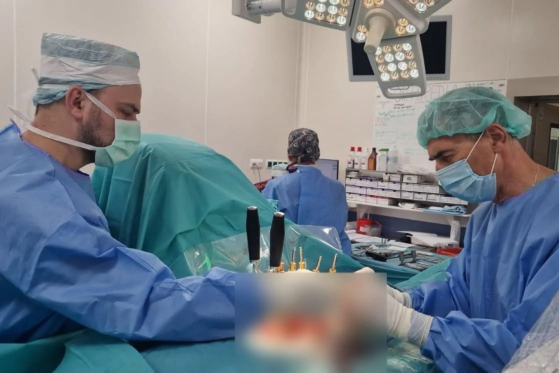 Nastolatek doznał poważnego urazu w aquaparku. Lekarze GCZD przeprowadzili skomplikowaną operację