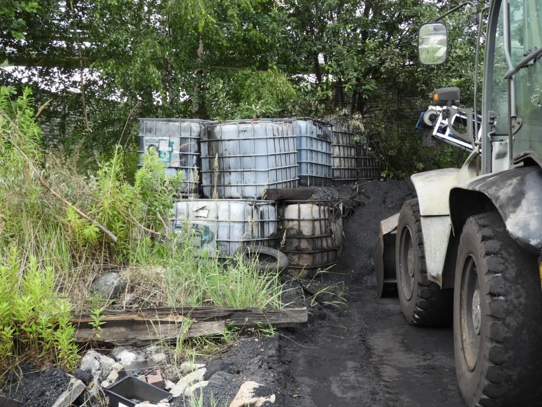 Niebezpieczne odpady zniknęły z Łazisk Górnych. Usunięto ponad 26 ton