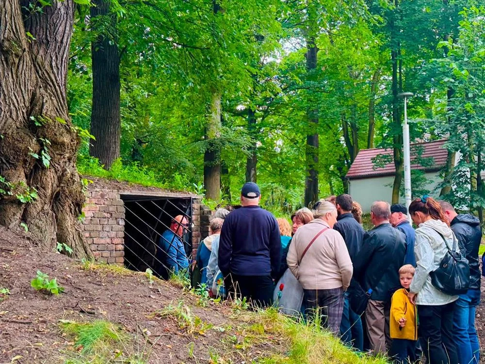 Podziemia Parku Zamkowego w Mysłowicach odkryte podczas spaceru historycznego