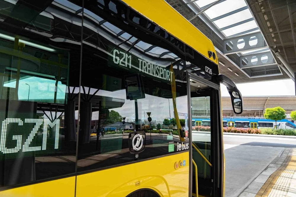 Utrudnienia na ul. Ceramików. ZTM zmienia trasę autobusu M100