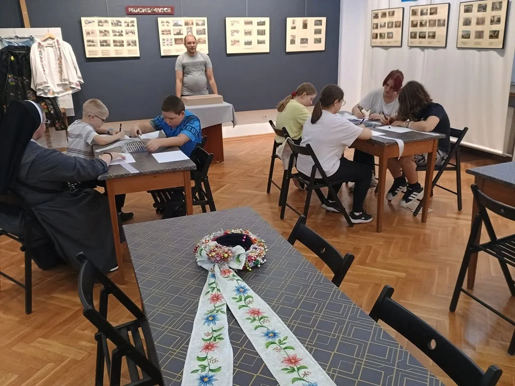 Czwartkowe spotkania kreatywne” w rudzkim muzeum / fot. Muzeum Miejskie