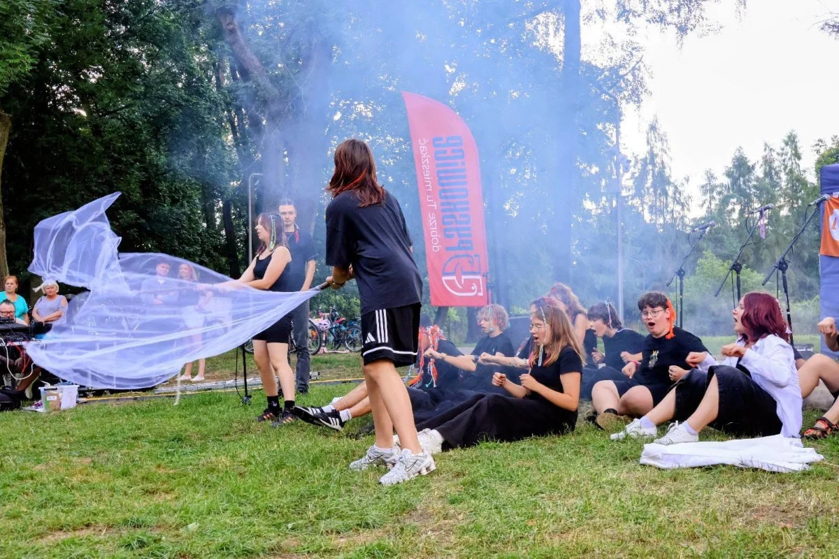 Park Miejski zamienił się w scenę. Finał „Lata w teatrze” w Pyskowicach / fot. UM Pyskowice FB