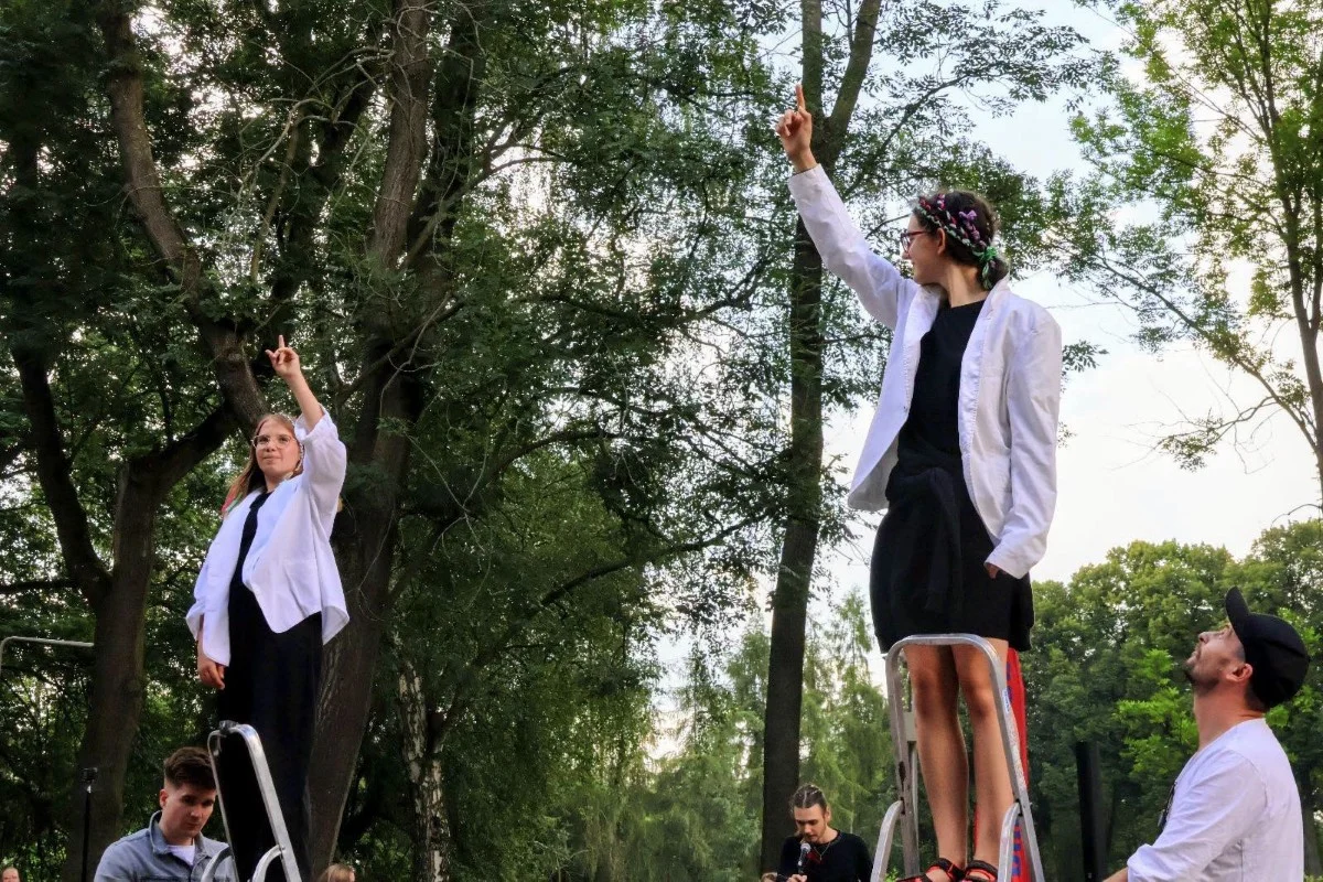 Park Miejski zamienił się w scenę. Finał „Lata w teatrze” w Pyskowicach / fot. UM Pyskowice FB