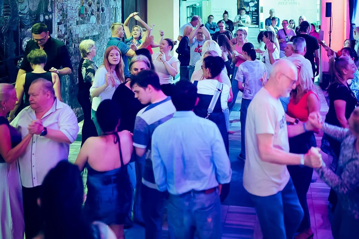 Potańcówka latino w Zabrzu przeniosła się do SCENA cocktail bar / fot. Kamil Żbikowski Facebook