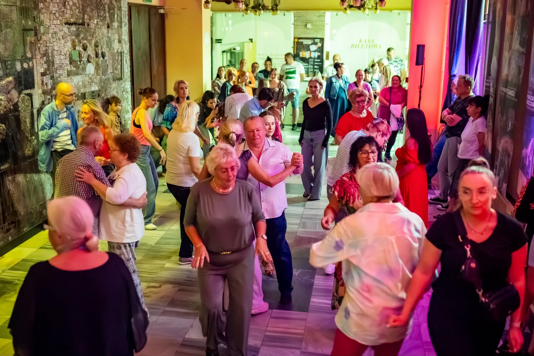 Potańcówka latino w Zabrzu przeniosła się do SCENA cocktail bar / fot. Kamil Żbikowski Facebook