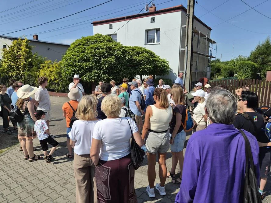 Historyczny spacer po Kosztowach. Mieszkańcy poznawali dzieje dzielnicy