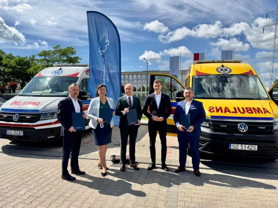 Cztery ambulanse z Sosnowca przekazane szpitalom w rejonie.