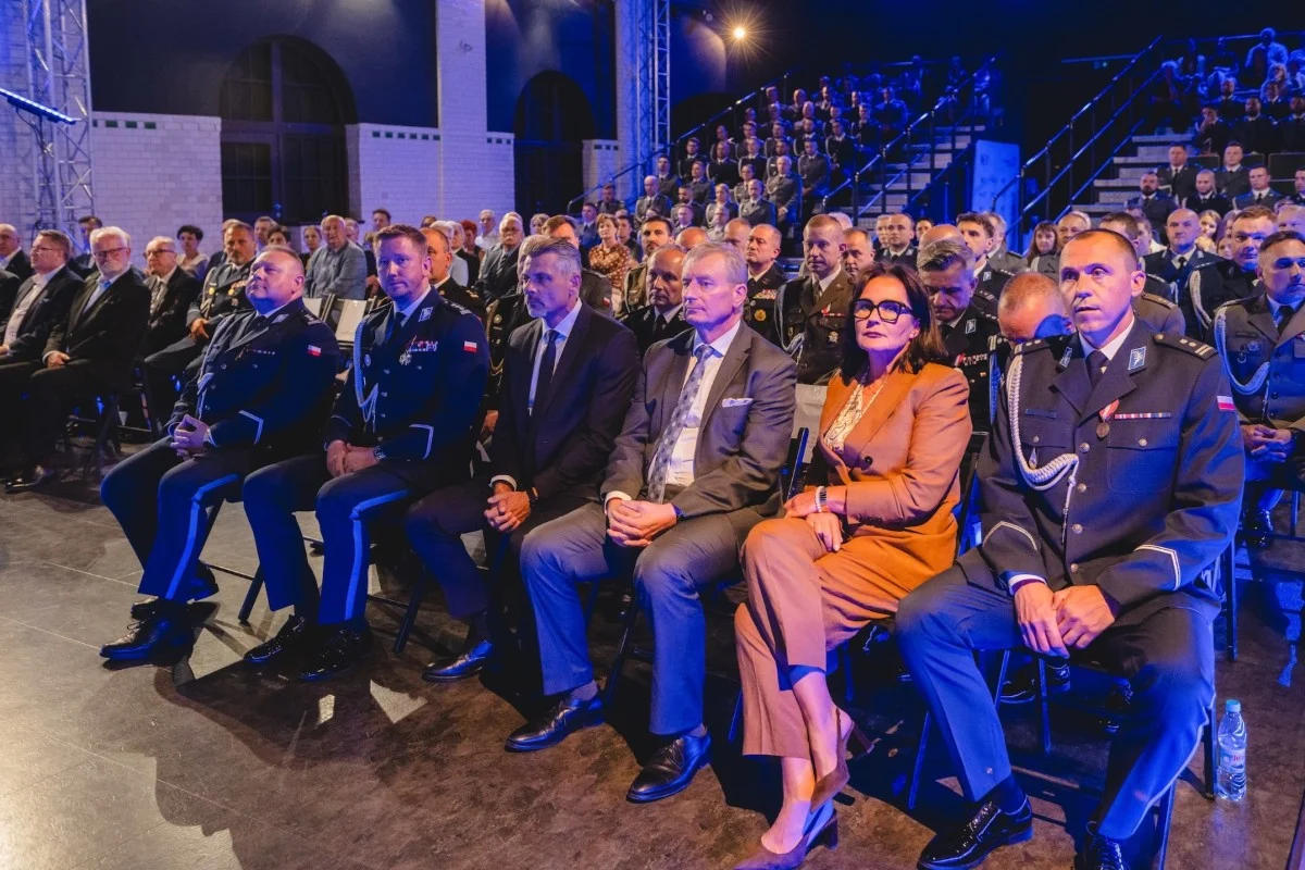 Bytomscy policjanci świętowali. Były awanse i odznaczenia / fot. UM Bytom