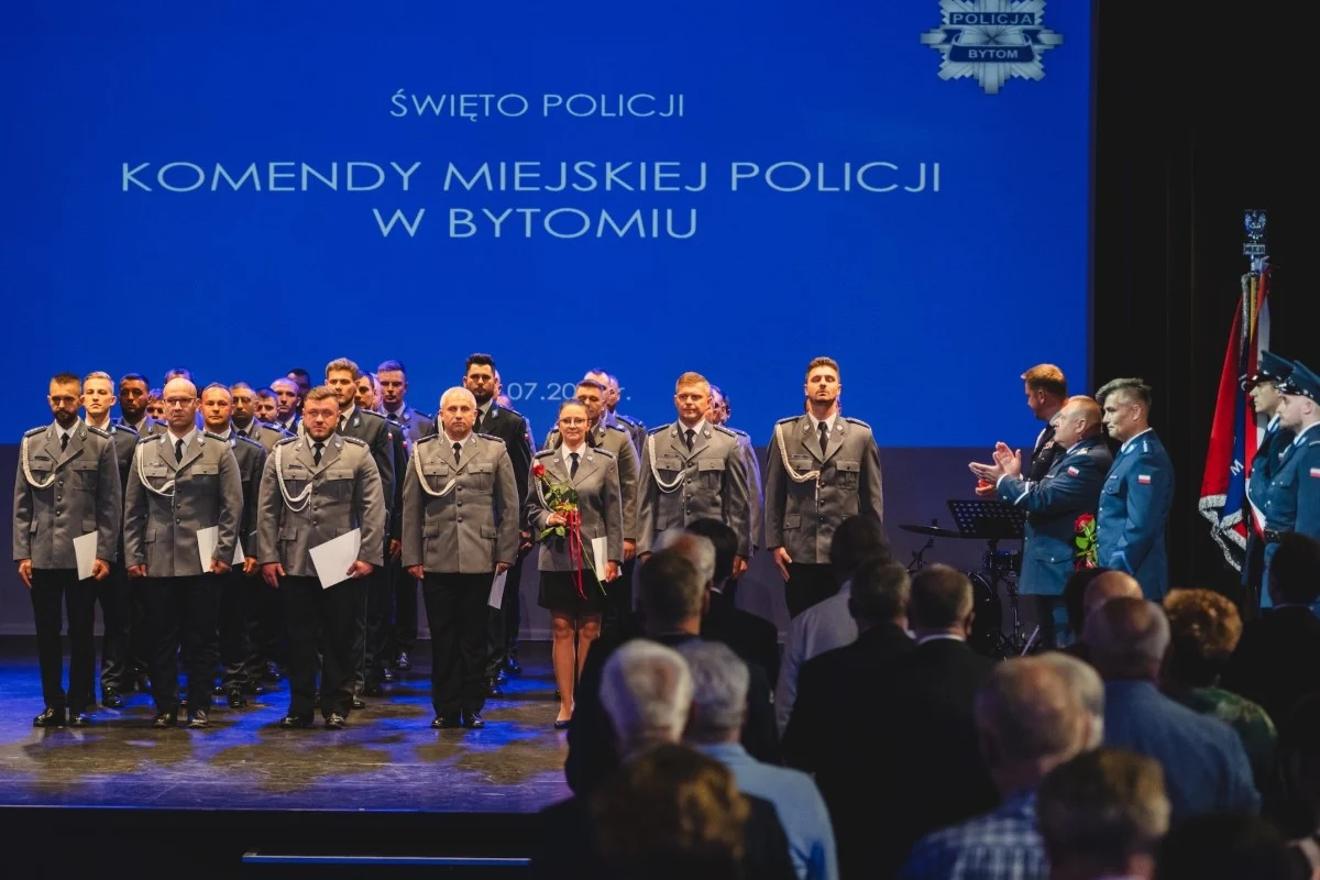 Bytomscy policjanci świętowali. Były awanse i odznaczenia / fot. UM Bytom