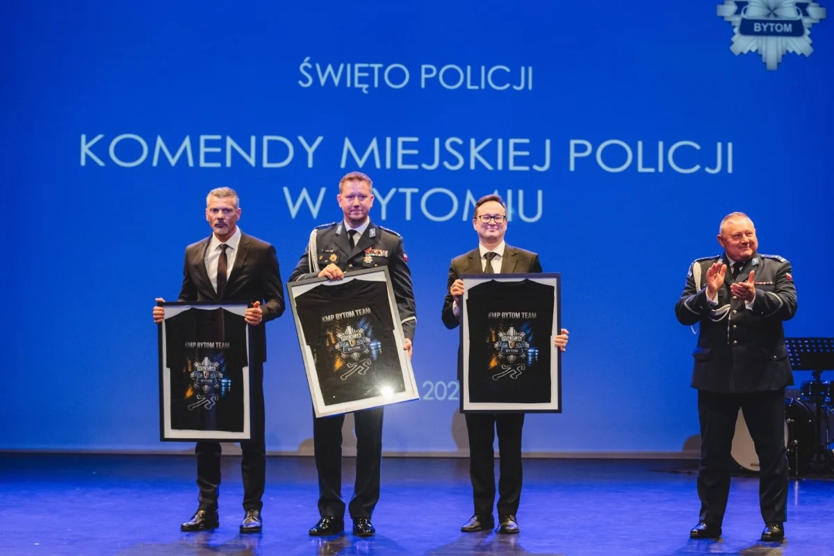 Bytomscy policjanci świętowali. Były awanse i odznaczenia / fot. UM Bytom